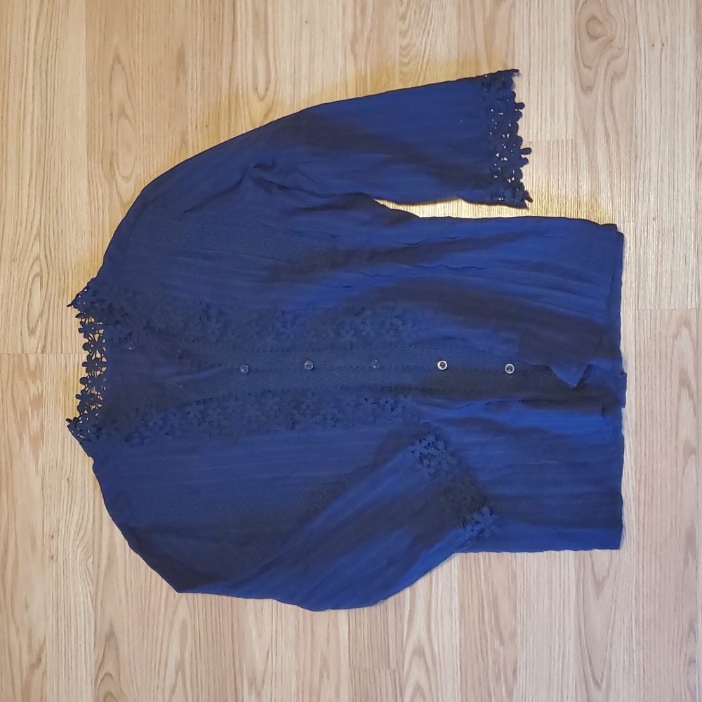 NWOT Elegant Navy Blue Lace Trim Blouse Medium - Picture 2 of 10